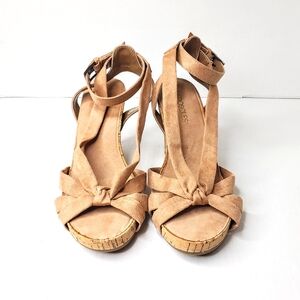 Aersoles nude wedge sandals. 8.5 Med.